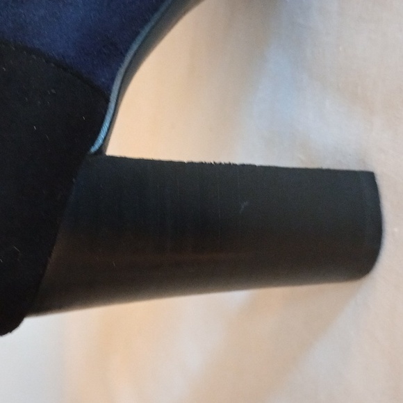 IMPO STRETCH BLACK/BLUE SUEDE HIGH HEELED SHOES. SZ 7 1/2.  EUC - Picture 6 of 11